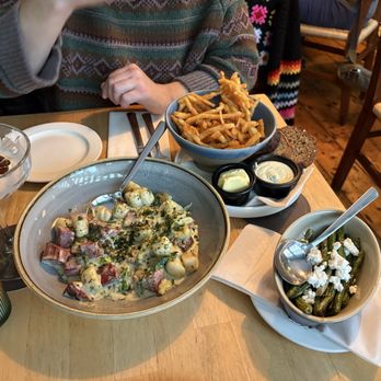The Boxty House - Green beans, fries, bread, and corn beef boxty. - Irish Near Me - Dublin, D The Boxty House - Green beans, fries, bread, and corn beef boxty. - Irish Near Me - Dublin, D