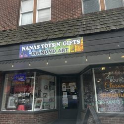 Nanas Rings N Things - Outside