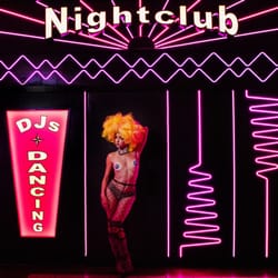 Kiss Kiss Nightclub - DJs, Dancing & Bottle Service