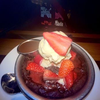 BJ's Restaurant & Brewhouse - Strawberry pizookie - Pizza Near Me - Escondido, California
