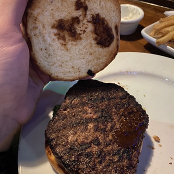 Lulu's Waikiki - This BBQ burger is missing a key ingredient, or at least a decent amount - Burgers Near Me - Honolulu, Hawaii