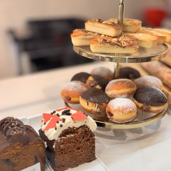 Croissant Gourmet - Cakes and donuts - Breakfast & Brunch Near Me - Winter Park, Florida