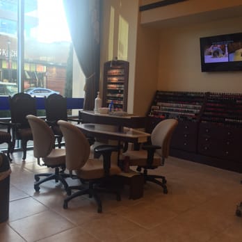 L'acqua Nail Spa - Drying station and large selection of polish colors - Nail Salons Near Me - Dallas, Texas