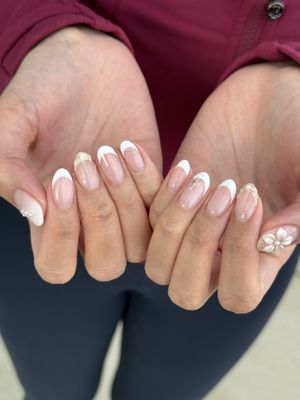 Gel Manicures with Arts - We specialize in Asian gel nails, gel manicures, custom nail designs, Gel-X extensions, and relaxing pedicures.
At Lumi, we use only high-quality Japanese and Asian products to deliver the best possible results.
We truly take our time to make sure every detail is perfect. If you're looking for quick, rushed services, Lumi may not be the right fit — but if you value quality and care, you'll feel right at home here!
For your peace of mind, we also offer a 2-week guarantee on every gel and extension service.
No Acrylic in the studio!
