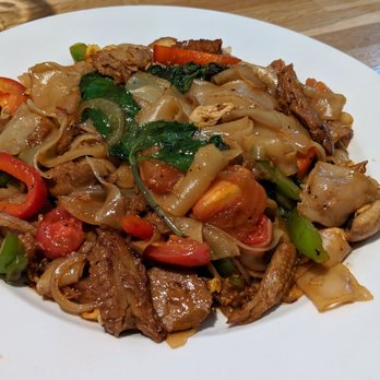 Khao Hom Thai - Drunken Noodle w Mock Duck - Thai Near Me - Minneapolis, Minnesota Khao Hom Thai - Drunken Noodle w Mock Duck - Thai Near Me - Minneapolis, Minnesota