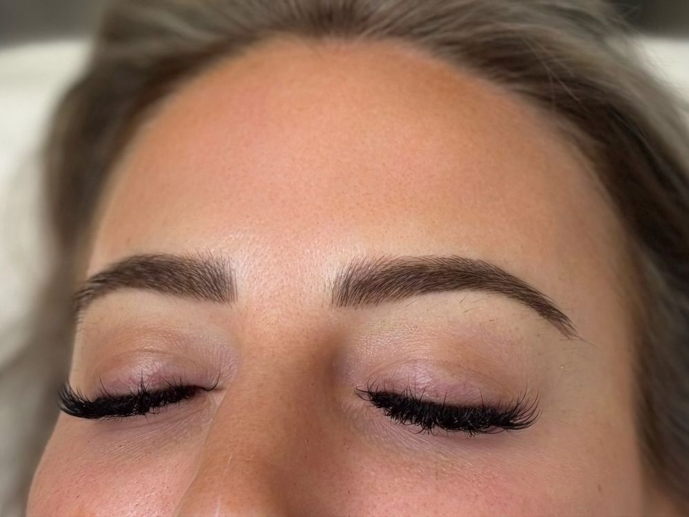 Labella Lash Beauty Bar Logo