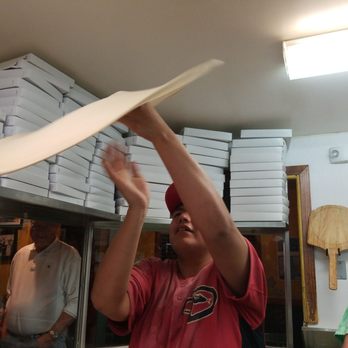 Fratelli Pizza - dough toss!! - Pizza Near Me - Flagstaff, Arizona