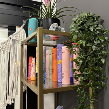 Crown Cave - Hair Stylists Near Me - San Diego , California