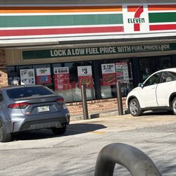 7-Eleven - Front of store