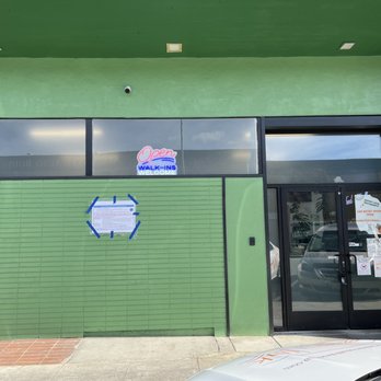 whaT’s More cake studio  - Walkthrough the door on the right for pickup at their San Mateo location - Custom Cakes Near Me - Sunnyvale, California