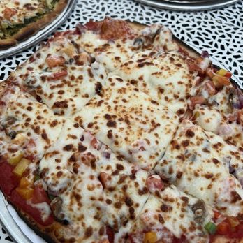 The cooking carberry pizza - Chicken pizza - Pizza Near Me - Munising, Michigan