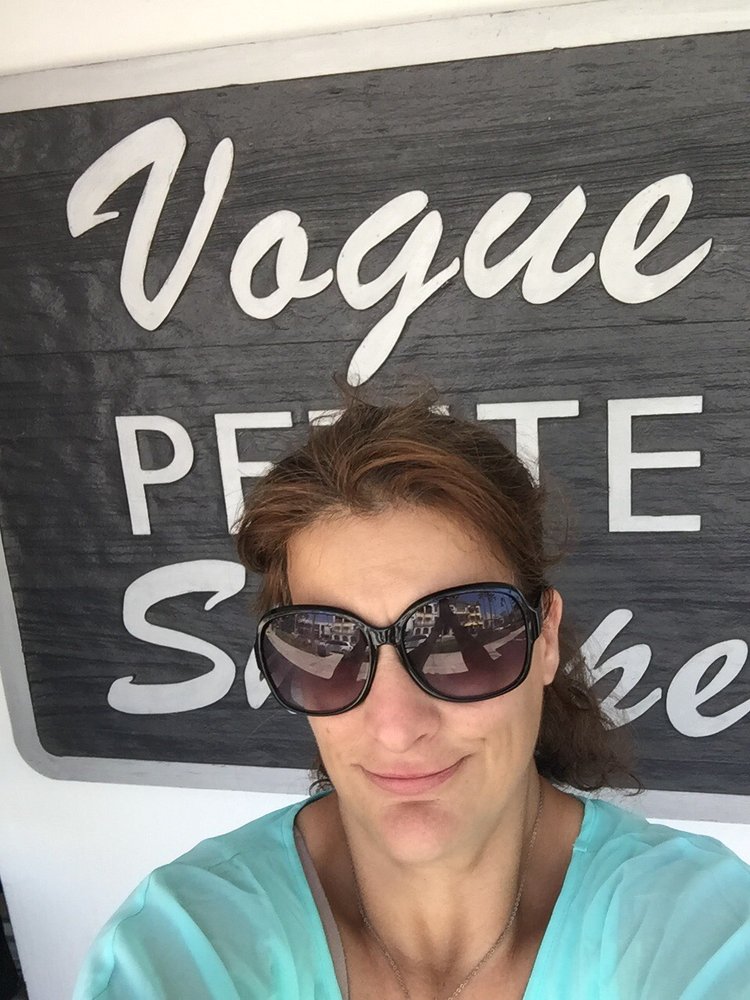Vogue Petite Shoppe Logo