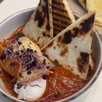 MIAM - Shakshuka with a fresh tomato base and perfectly cooked eggs. - Coffee & Tea Near Me - Barcelona, B