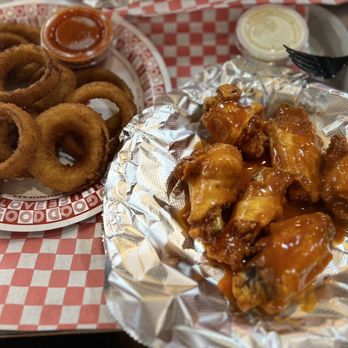 Nonna's Pizza - a plate of chicken wings and onion rings - Pizza Near Me - Crestwood, Illinois Nonna's Pizza - a plate of chicken wings and onion rings - Pizza Near Me - Crestwood, Illinois