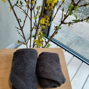 Spa U’ilani - Hot towels greet customers to freshen up - Skin Care Near Me - Honolulu, Hawaii Spa U’ilani - Hot towels greet customers to freshen up - Skin Care Near Me - Honolulu, Hawaii