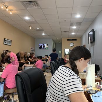 Le Nails & Spa - Inside towards back - Nail Salons Near Me - Austin, Texas