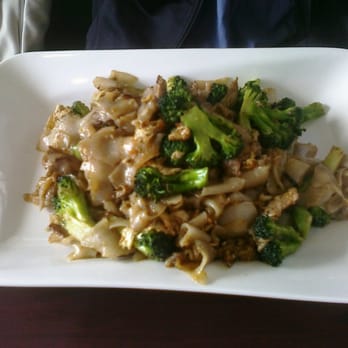 Sutha Thai Kitchen - Pad See Ew - Thai Near Me - Tustin, California