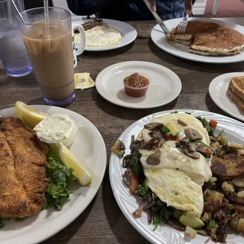 Good Day Cafe - Veggie omelette with pepper Jack cheese, country potatoes, catfish, wheat toast, pancakes, eggs, and sausage. - Breakfast & Brunch Near Me - Vallejo, California