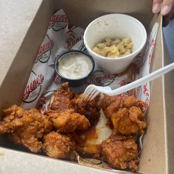 Eugene's - Popcorn chicken and mac & cheese White Dipping sauce - American Near Me - Birmingham, Alabama