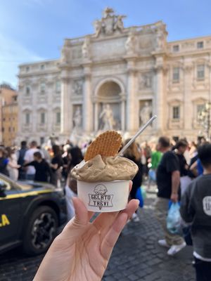 Gelato in Trevi by null