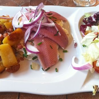 Fisch & Meer - Matjes mit Bratkartoffeln und Salat - Seafood Near Me - Lübeck, SH