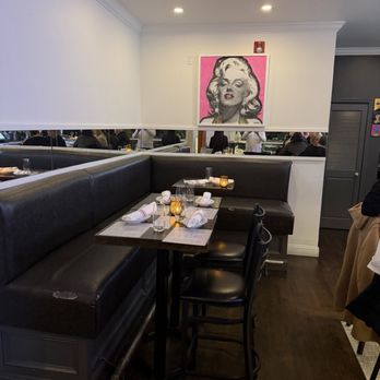 The Tav'ery - Decor - Sports Bars Near Me - Bronxville, New York The Tav'ery - Decor - Sports Bars Near Me - Bronxville, New York