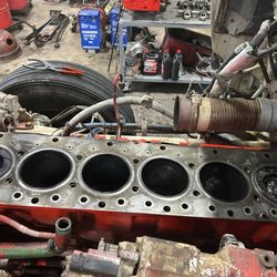 MHC Kenworth - Quad Cities - Engine without the head
