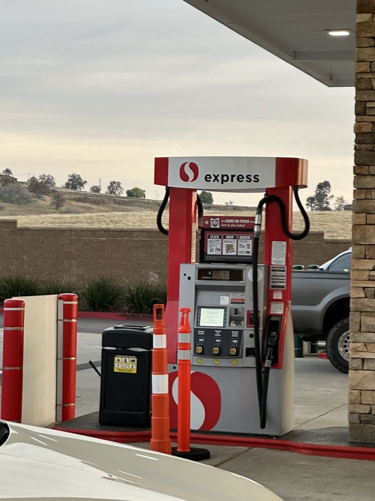 SAFEWAY FUEL STATION Updated October 2024 14 Photos 3387 Bass