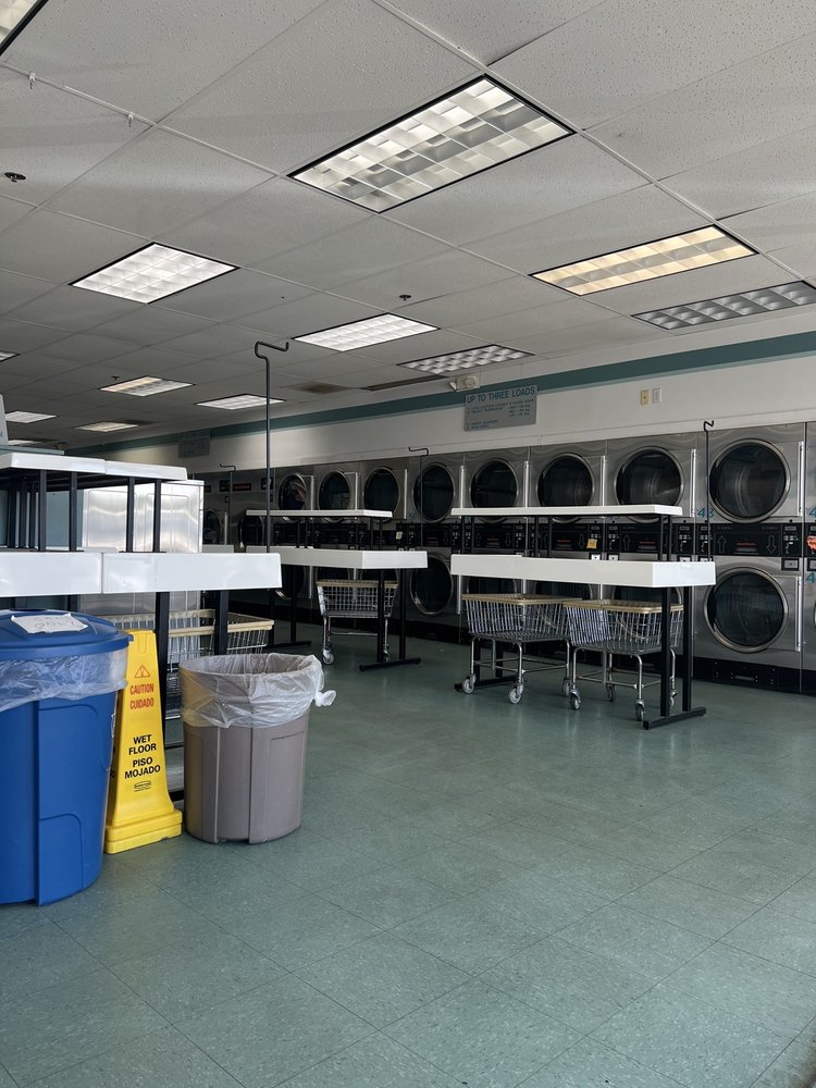 HAYES AT 19 MILE COIN LAUNDRY Updated September 2024 13 Photos