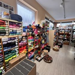 Wolle-Handarbeiten - right side of store (cottons)