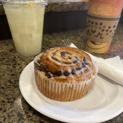 Rock 'N' Joe Coffee - Cinnamon roll