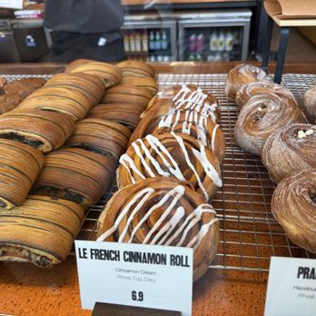 Guillotine Bakery - Pastries - Bakeries Near Me - Chicago, Illinois