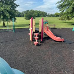 Roberts Ridge Park - Little kids play place