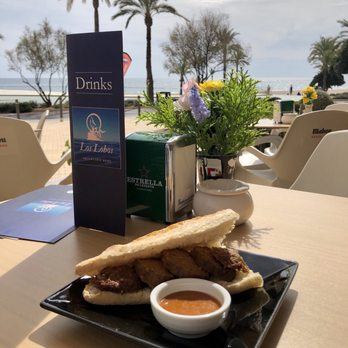 Los Lobos  Drinks And More - Broodje bal - Bars Near Me - Benidorm, A