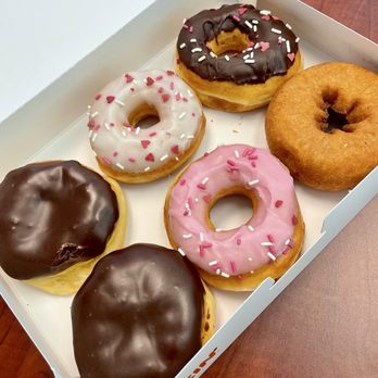 Dunkin' - Half dozen Dunkin' beauts. They look almost too good to eat. But they will most definitely be gobbled up in no time! - Coffee & Tea Near Me - Nags Head, North Carolina Dunkin' - Half dozen Dunkin' beauts. They look almost too good to eat. But they will most definitely be gobbled up in no time! - Coffee & Tea Near Me - Nags Head, North Carolina