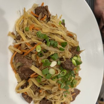 Buuz Thai Eatery - tsuivan - beef noodle stir fry - Thai Near Me - Arlington, Virginia