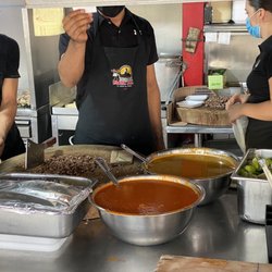Taqueria Playa Sur - Preparing the tacos