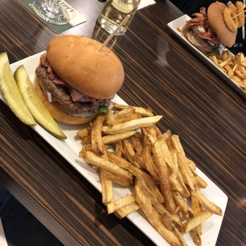 The 9 Iron Grill - Unison burger - American Near Me