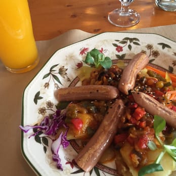 Hicuri - Vegetable sausage, potatoes and ratatouille with a glass of orange juice. - Vegan Near Me - Granada, GR