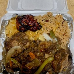 Oxtail stew plate.