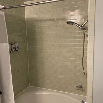 Acqua Hotel - Shower - Hotels Near Me - Mill Valley, California