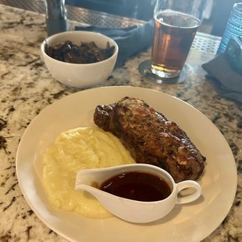 1933 Restaurant & Tavern - ny strip blue cheese crust brandy peppercorn sauce, mash potatoes, mushrooms - American Near Me - Hershey, Pennsylvania 1933 Restaurant & Tavern - ny strip blue cheese crust brandy peppercorn sauce, mash potatoes, mushrooms - American Near Me - Hershey, Pennsylvania