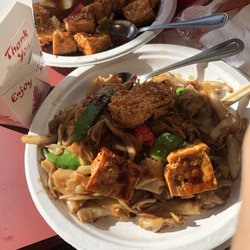 Liang's House - General Tso tofu and vegetable chow Phun