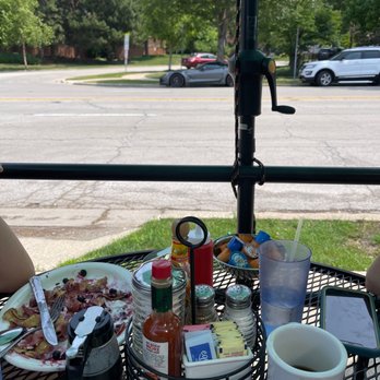 Lola's Diner - Patio - Diners Near Me - Park Ridge, Illinois