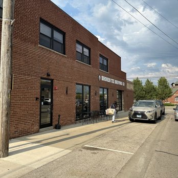 Broken Tee Brewery - Breweries Near Me - Highwood, Illinois