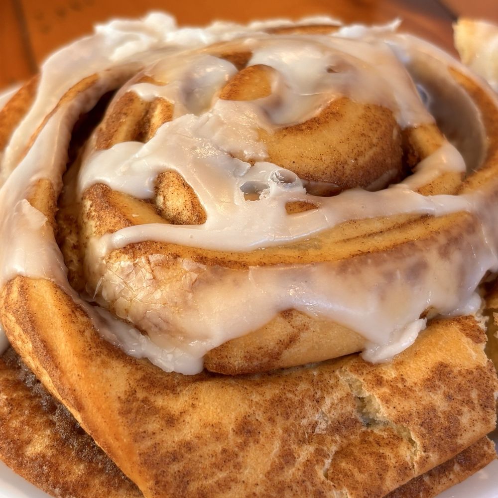 Isabella's Cafe & Bakery - Cinnamon Roll - Bakeries Near Me - Freeport, Maine