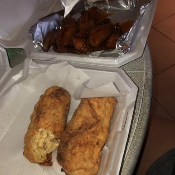 Spankys Pub House - Bacon and Mac n cheese egg rolls - Pubs Near Me - Myrtle Beach, South Carolina Spankys Pub House - Bacon and Mac n cheese egg rolls - Pubs Near Me - Myrtle Beach, South Carolina