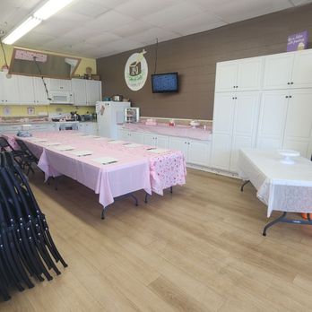 A&J Cake & Candy Supplies - Class room - Party Supplies Near Me - Glendora, California A&J Cake & Candy Supplies - Class room - Party Supplies Near Me - Glendora, California