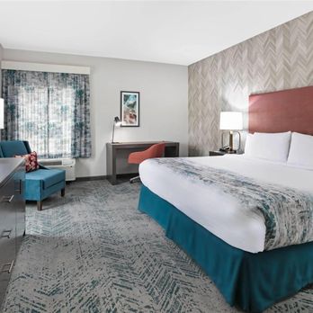 La Quinta Inn & Suites by Wyndham DFW - Guest room - Hotels Near Me - Euless, Texas La Quinta Inn & Suites by Wyndham DFW - Guest room - Hotels Near Me - Euless, Texas