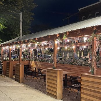 Bondhouse Kitchen - Bondhouse at night - New American Near Me - Baltimore, Maryland